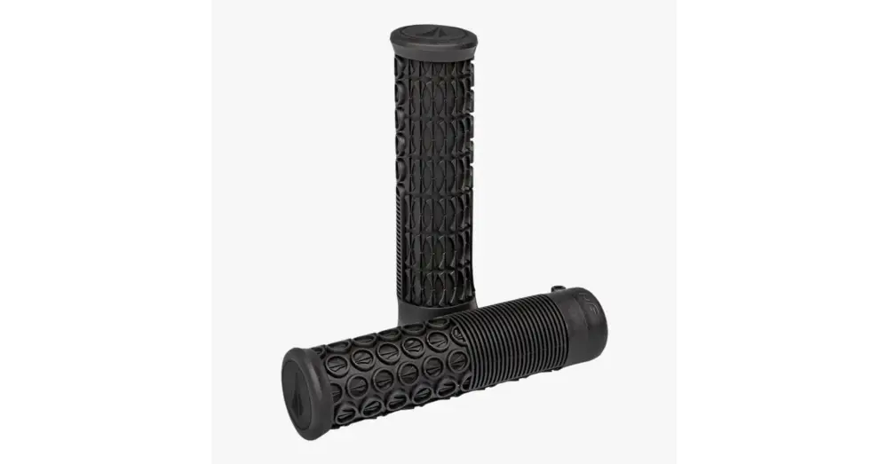 Nová Kolekce Gripy SDG Thrice 31 Lock- On