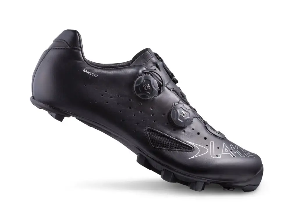 Tretry LAKE MX237 Carbon černé Horká Nabídka